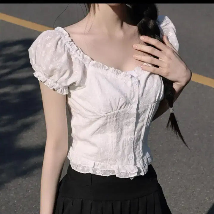 [BUNJANG] White Punching Lace Blouse Puff Short Sleeve / 1회착) 화이트 펀칭 레이스 블라우스 퍼프 반팔 에이블리