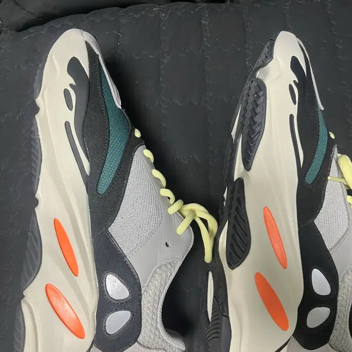 [BUNJANG] Adidas Yeezy Boost 700 Wave Runner (2021/2022) Size 285 / 아디다스 이지부스트 700 웨이브 러너 (2021/2022) 285