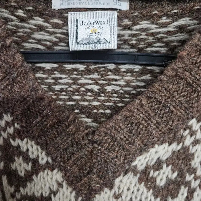 [BUNJANG] Underwood Nordic V-Neck Knit Sweater Brown Deer Pattern Wool 100% Size 95 / Underwood 브이넥 노르딕 니트 95