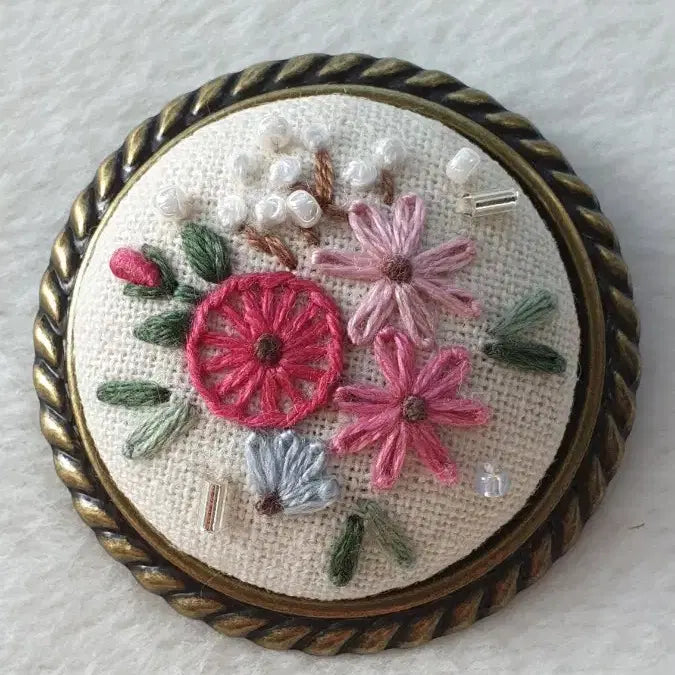 [BUNJANG] Embroidered Brooch / 프랑스자수 브로치