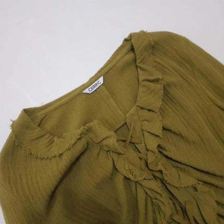 [BUNJANG] Cerric Ruffle Eyelet Shirring Blouse / cerric 세릭 러프 아일렛 셔링 블라우스