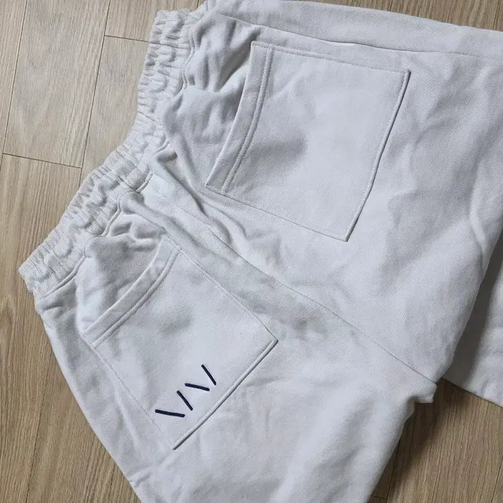 [BUNJANG] Kiton White Logo Training Pants / 코리키톤 화이트 로고 트레이닝 바지