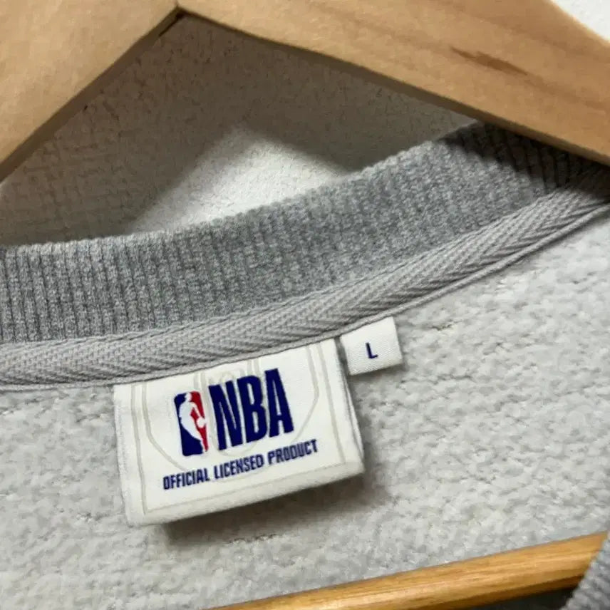 [BUNJANG] NBA Milwaukee Bucks Gray Sweatshirt L / NBA 밀워키 벅스 맨투맨 티셔츠 그레이 L