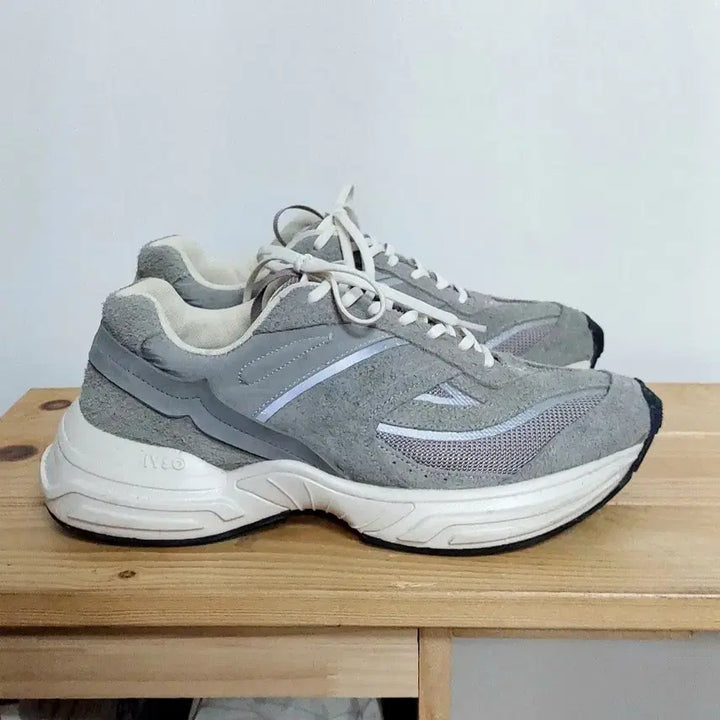 [BUNJANG] ISO Accumix Dove Sneakers / 270)이소 아큐믹 도브 스니커즈 1회착화