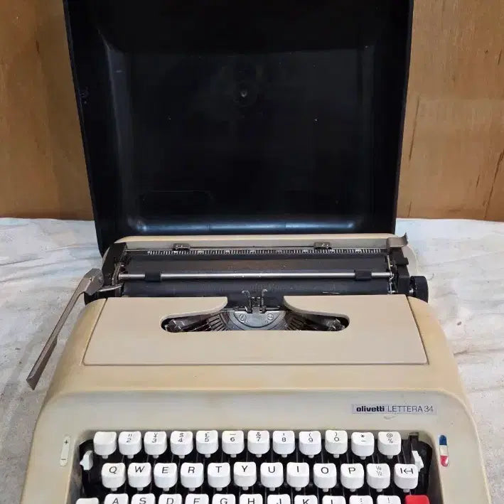 [BUNJANG] Retro Olivetti Lettera 34 English Typewriter / 레트로 올리베티 레테라 34 영문 타자기