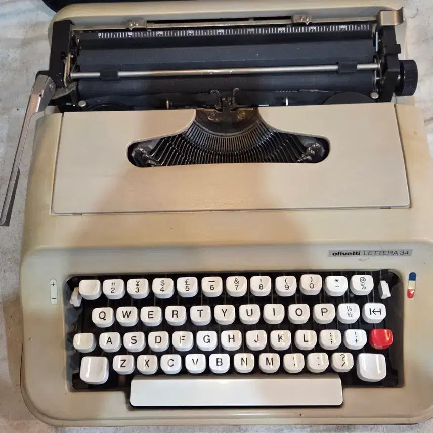 [BUNJANG] Retro Olivetti Lettera 34 English Typewriter / 레트로 올리베티 레테라 34 영문 타자기
