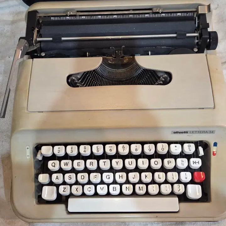 [BUNJANG] Retro Olivetti Lettera 34 English Typewriter / 레트로 올리베티 레테라 34 영문 타자기