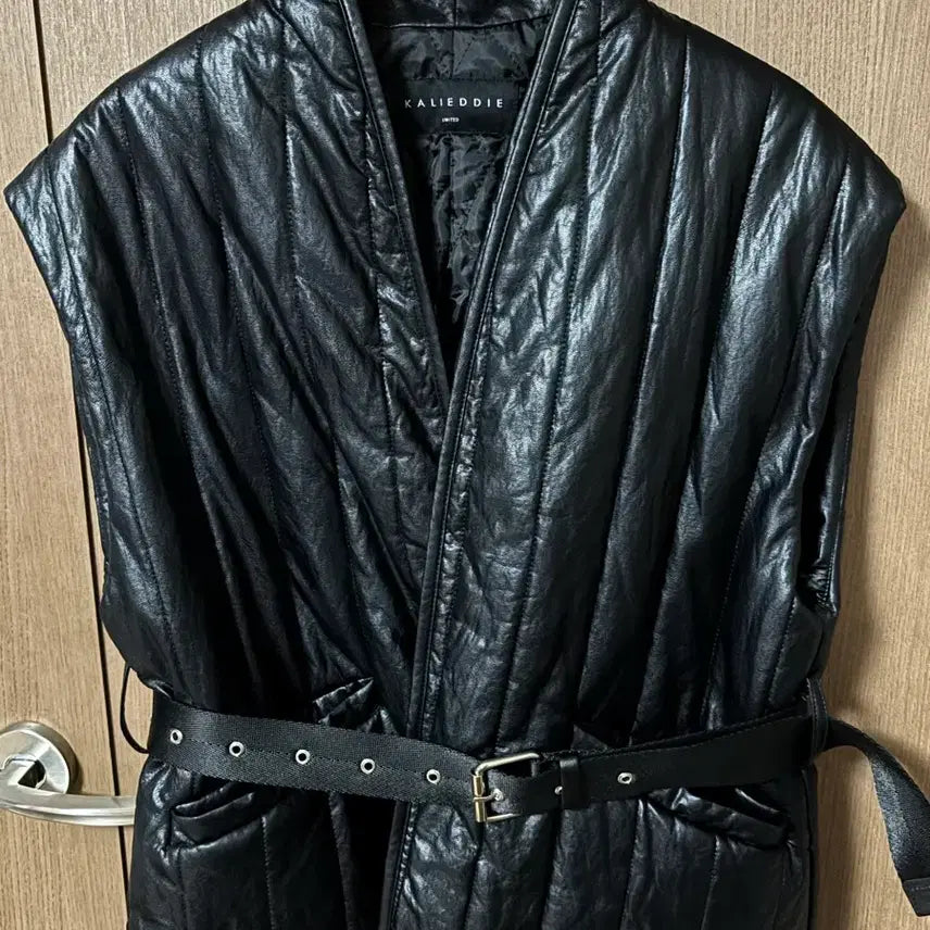 [BUNJANG] CALIEDDIE Black Quilted Padded Vest / KALIEDDIE 캘리에디 블랙 누빔 퀼팅 패딩 조끼