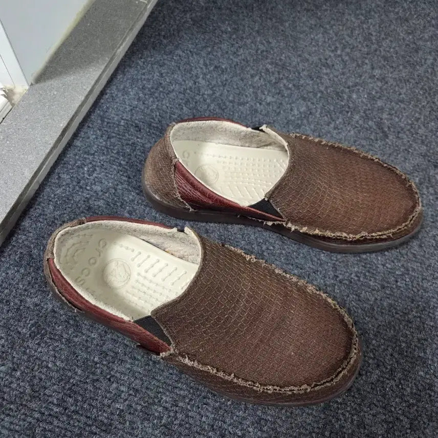 [SOLD OUT] 크록스 남성 브라운 슬립온 슈즈m7