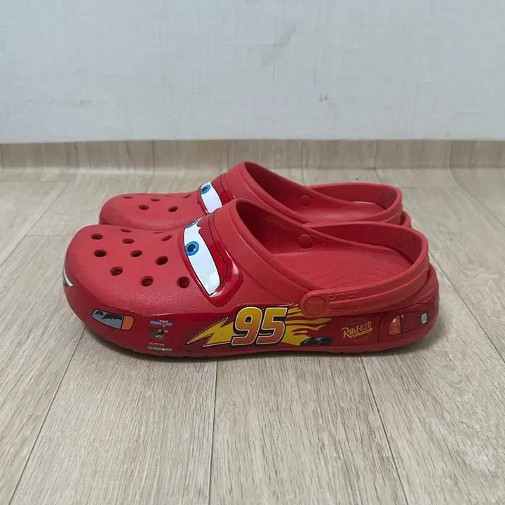 [BUNJANG] Crocs x Cars Classic Lightning McQueen Clogs / 크록스 x 카 클래식 라이트닝 맥퀸 270