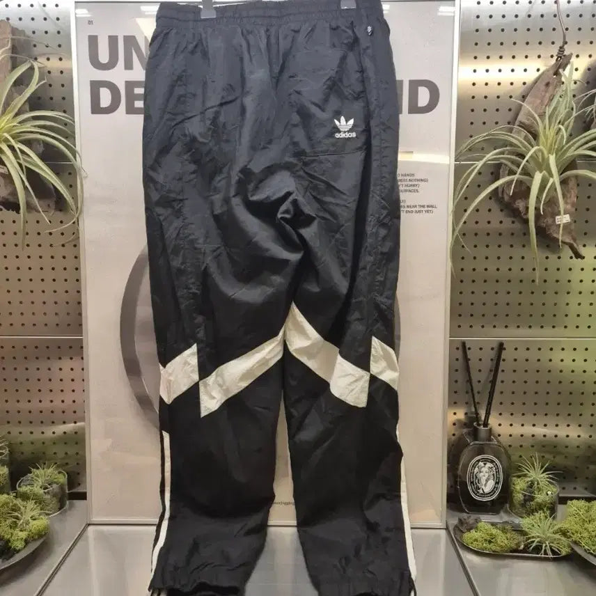 [BUNJANG] Adidas Woven Track Pants - Black / 아디다스 우븐 트랙 팬츠 블랙