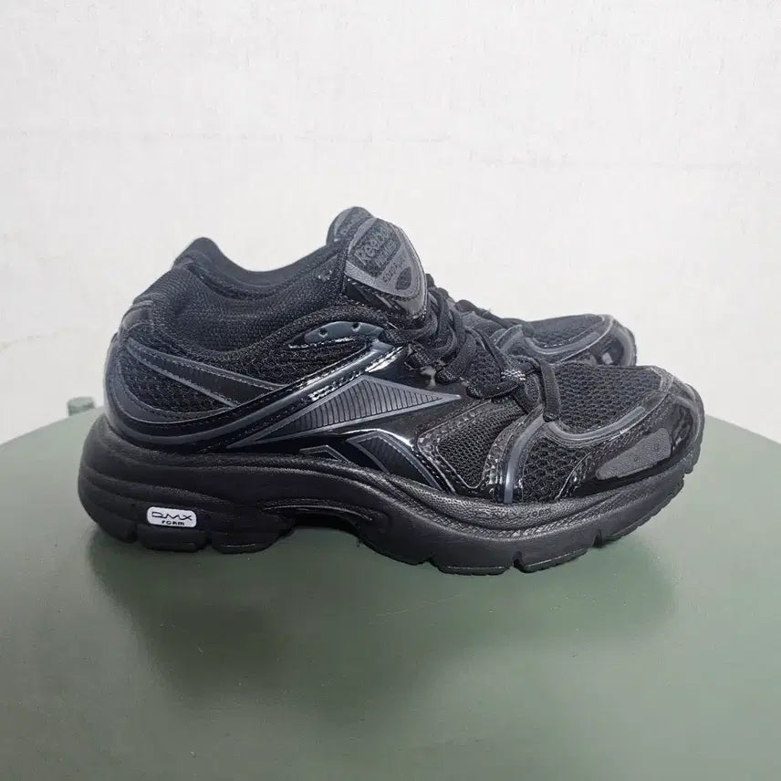 [BUNJANG] Reebok Premier Road Plus "Black" Sneakers / 225리복 프리미어 로드 플러스 블랙  -252