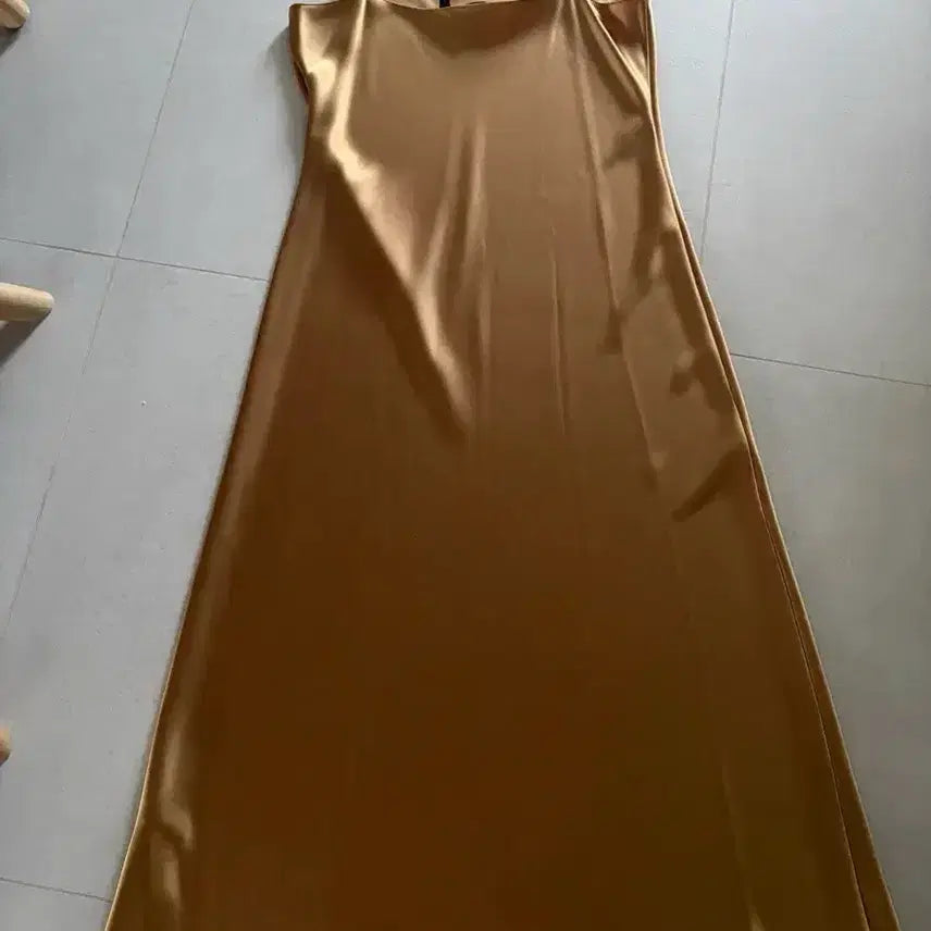 [BUNJANG] Theory Satin Long Skirt Gold Size 4 / Theory 새틴 롱 스커트 골드(새상품)4사이즈