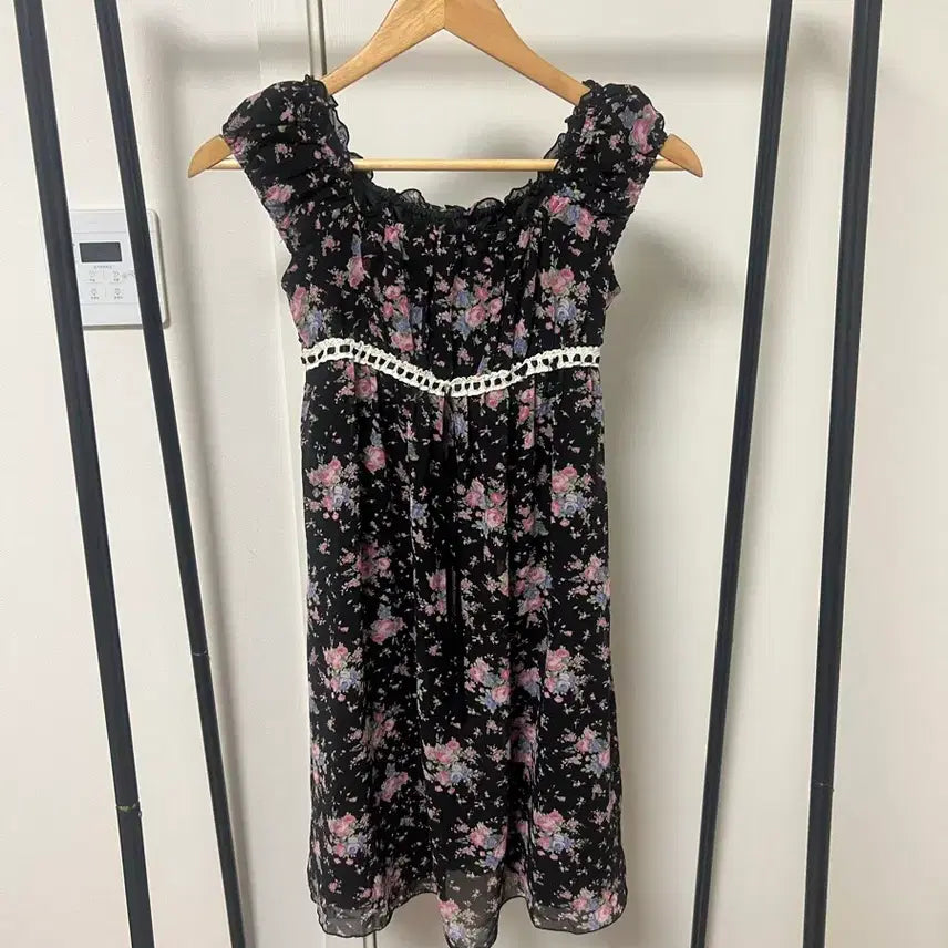 [BUNJANG] Black Floral Punching Dress / 블랙 플라워 펀칭 원피스 887