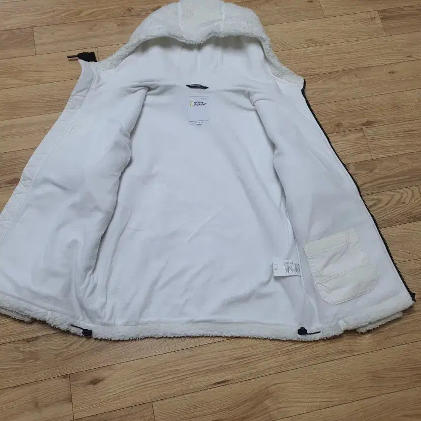 [SOLD OUT] 내셔널지오그래픽 후리스 흰색 후드집업
