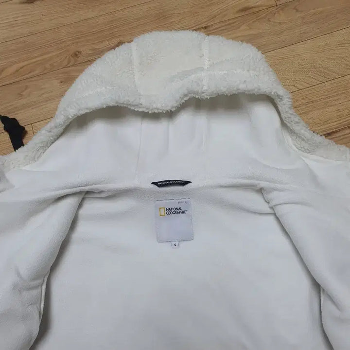 [SOLD OUT] 내셔널지오그래픽 후리스 흰색 후드집업