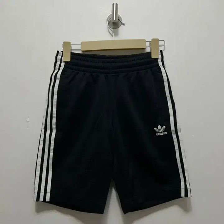 [BUNJANG] Adidas Three-Stripe Shorts Black S / 아디다스 삼선 반바지 블랙 S