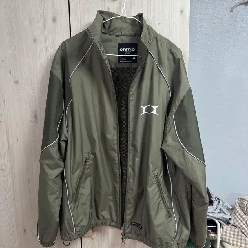 [SOLD OUT] 크리틱 카키 자켓(L) WORMHOLE LOGO JACKET