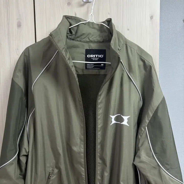[SOLD OUT] 크리틱 카키 자켓(L) WORMHOLE LOGO JACKET
