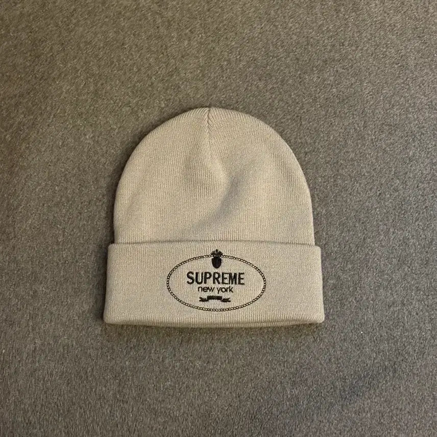 [BUNJANG] Supreme Crest Beanie Grey / 슈프림 크레스트 비니 그레이 - 24FW