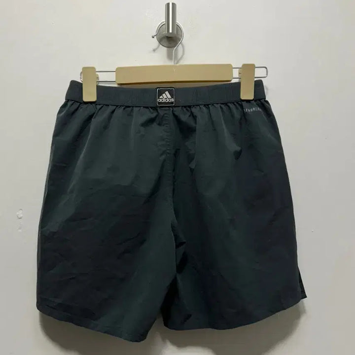 [SOLD OUT] 아디다스 삼선 트레이닝 반바지 블랙 M