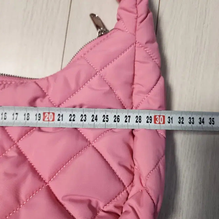 [BUNJANG] MLB Quilting Hobo Bag Medium CLE (Pink) / 새상품급)MLB퀼팅 호보백 미디움 CLE (Pink)여러 중고사이트에