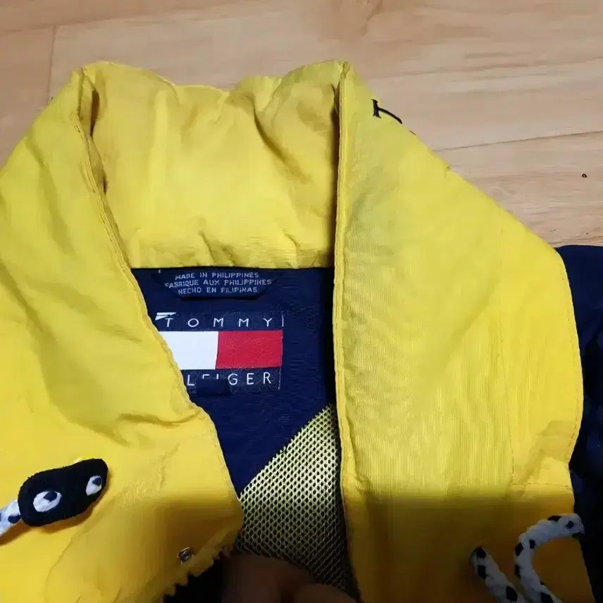 [BUNJANG] Tommy Hilfiger Old School Windbreaker Jacket / 타미힐피거 올드스쿨 바람막이 백로고