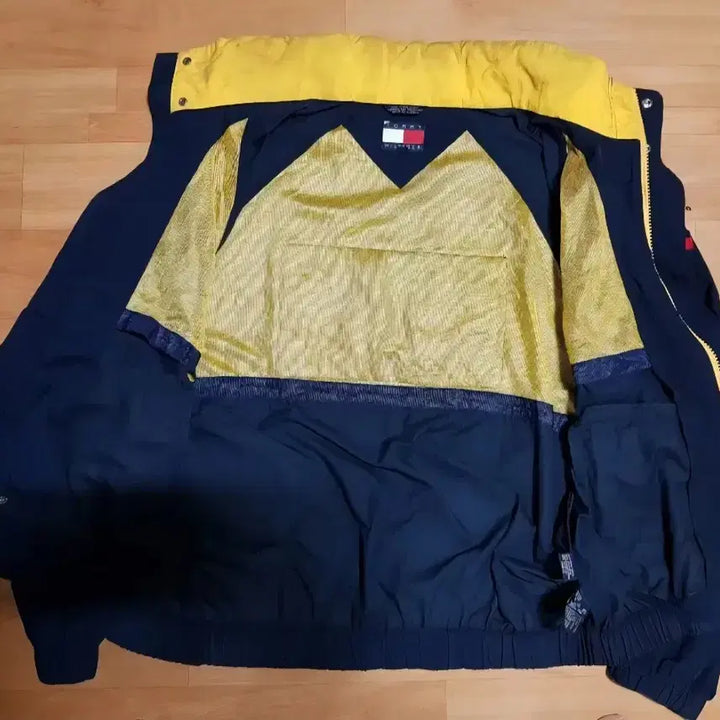 [BUNJANG] Tommy Hilfiger Old School Windbreaker Jacket / 타미힐피거 올드스쿨 바람막이 백로고