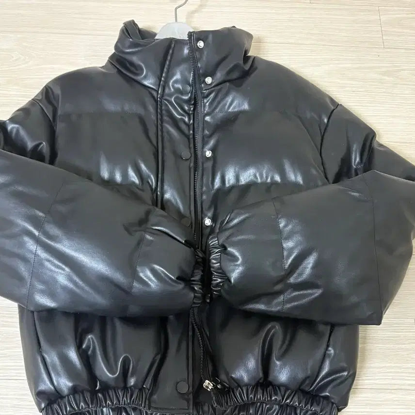 [BUNJANG] Ameuble Padded Leather Jacket / 에이블리 레더패딩