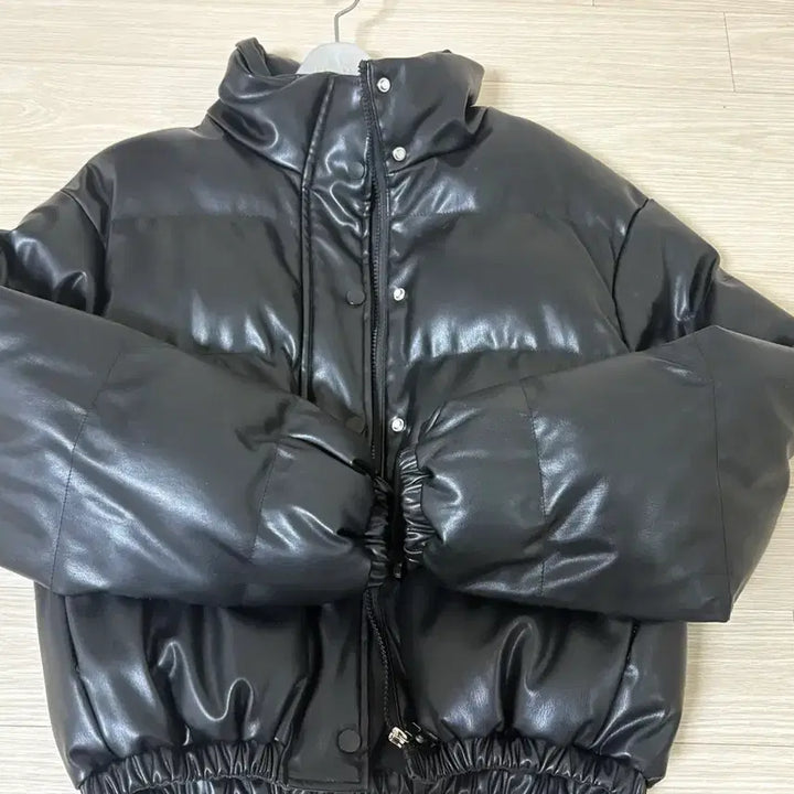 [BUNJANG] Ameuble Padded Leather Jacket / 에이블리 레더패딩