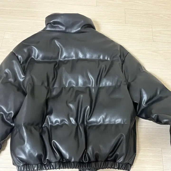 [BUNJANG] Ameuble Padded Leather Jacket / 에이블리 레더패딩