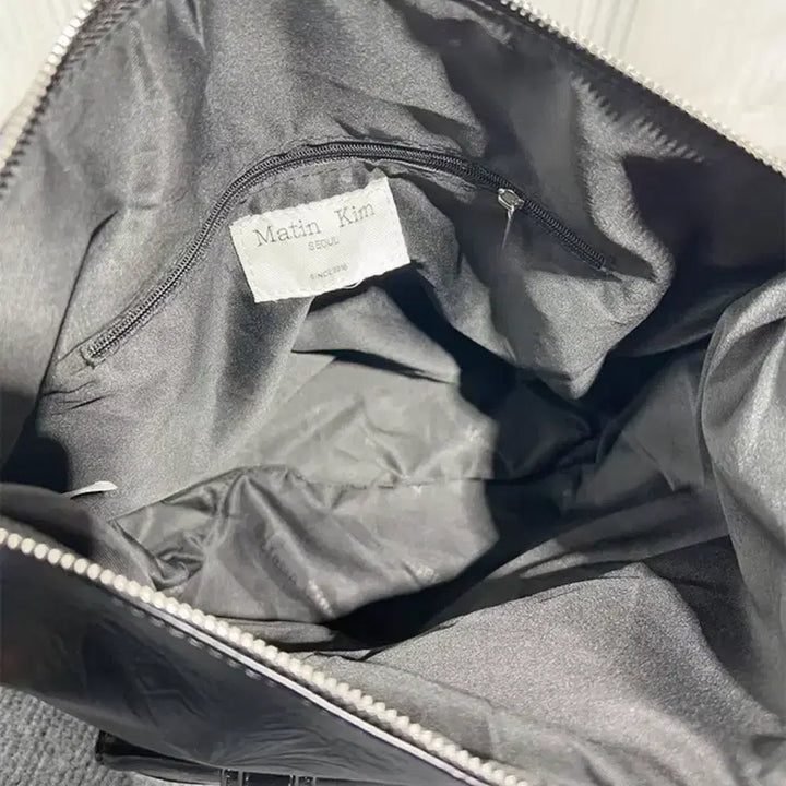 [BUNJANG] Matinkim Buckle Backpack / 블랙 버클 백팩 가방 마뗑킴