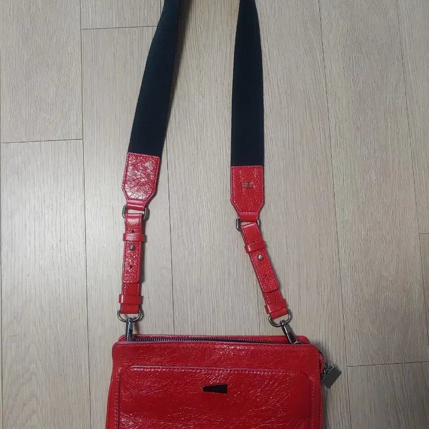 [SOLD OUT] 루즈앤라운지 크로스 가방