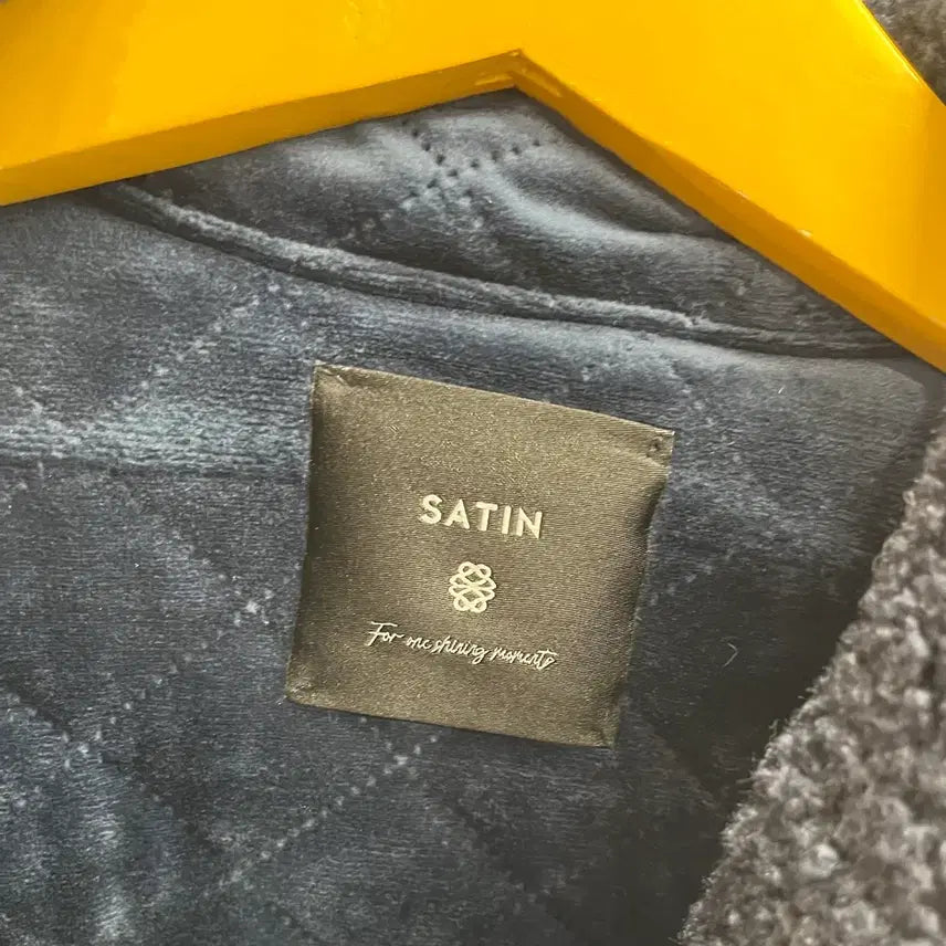 [BUNJANG] Satin Velvet Quilting Jacket / [샤틴]빅카라 벨켓 퀼팅 자켓 55