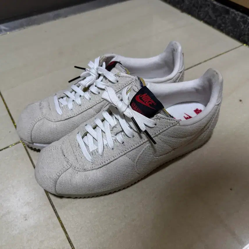 [BUNJANG] Nike Cortez Upside Down Stranger Things Edition / 나이키 코르테즈 업사이드다운 기묘한 이야기 255