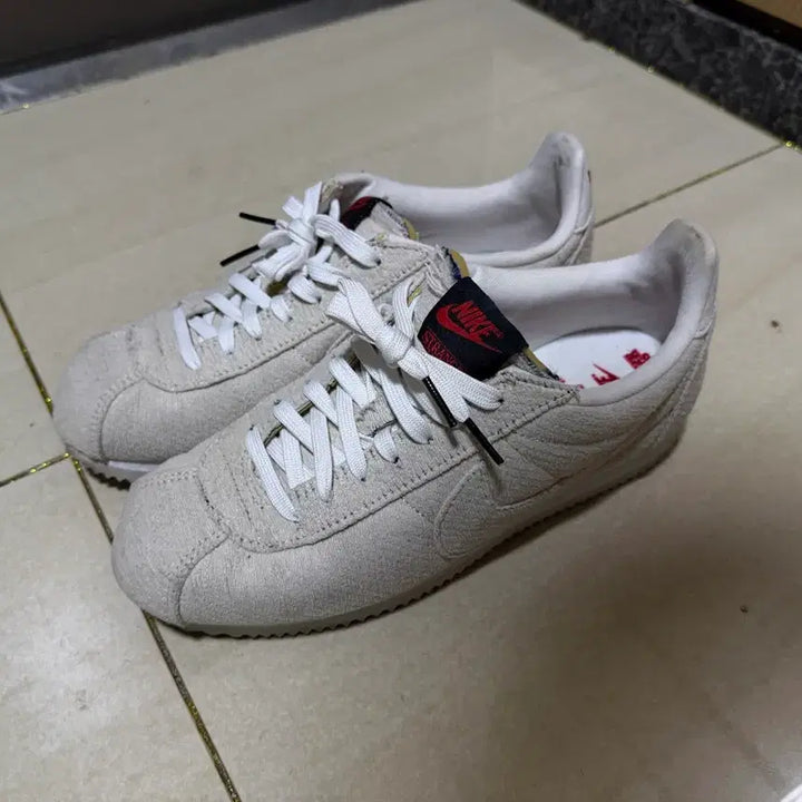 [BUNJANG] Nike Cortez Upside Down Stranger Things Edition / 나이키 코르테즈 업사이드다운 기묘한 이야기 255