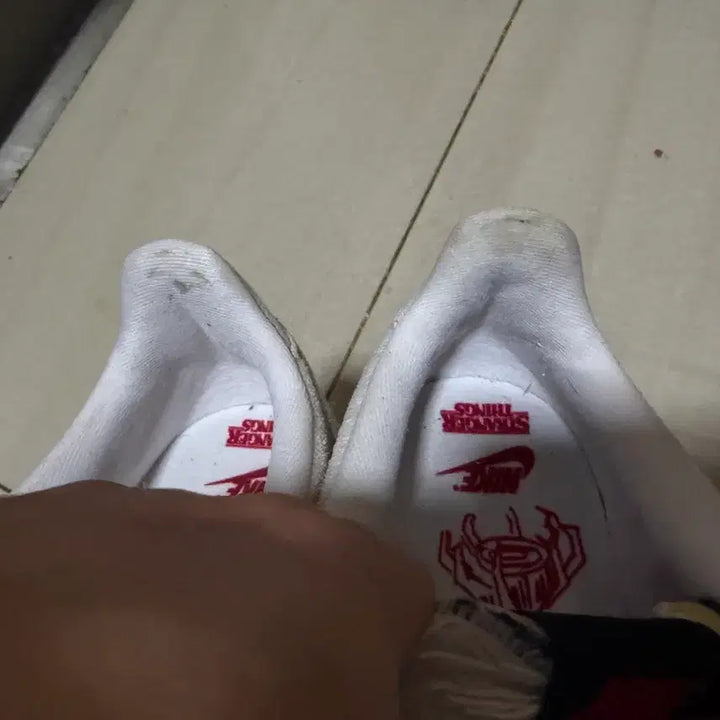 [BUNJANG] Nike Cortez Upside Down Stranger Things Edition / 나이키 코르테즈 업사이드다운 기묘한 이야기 255