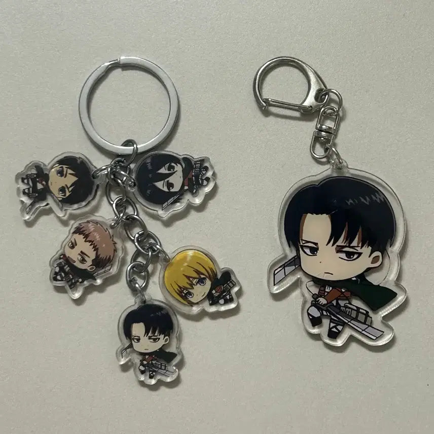 [BUNJANG] Attack on Titan Eren Yeager &amp; Levi Keychain Bundle Set / 진격거 키링, 리바이 키링 일괄