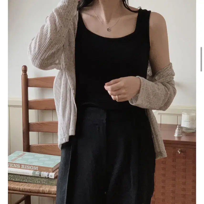 [BUNJANG] Slowand Square Knit Sleeveless - Black / [슬로우앤드] 쫀쫀스퀘어 니트 슬리브리스 - 블랙