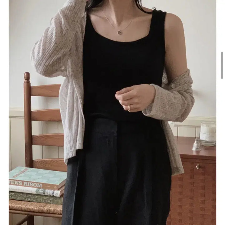 [BUNJANG] Slowand Square Knit Sleeveless - Black / [슬로우앤드] 쫀쫀스퀘어 니트 슬리브리스 - 블랙