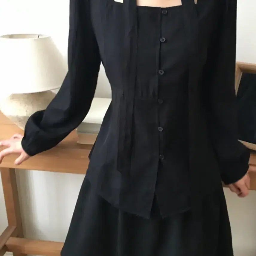 [BUNJANG] 노비야카 Elena scarf blouse 블라우스 블랙 / 노비야카 Elena scarf blouse 블라우스 블랙