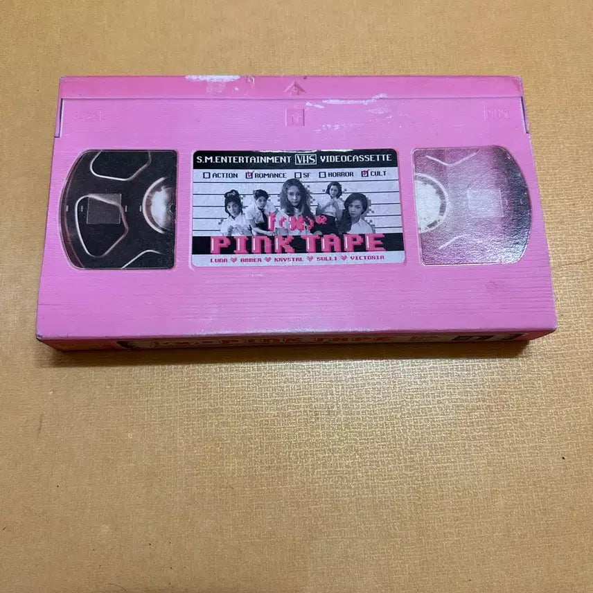 [SOLD OUT] 에프엑스 2집 핑크 테이프 판매합니다.