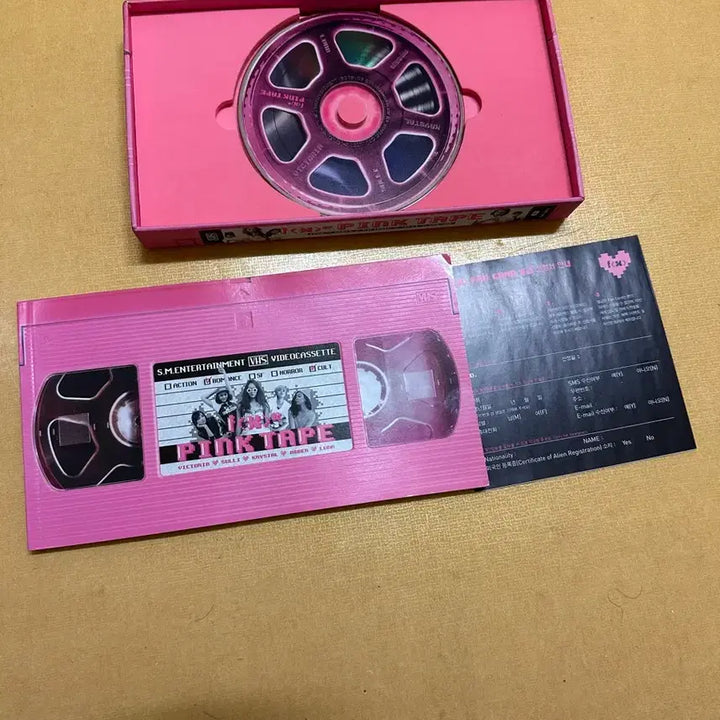 [SOLD OUT] 에프엑스 2집 핑크 테이프 판매합니다.