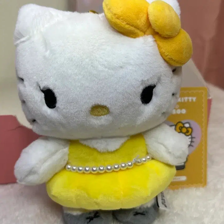 [BUNJANG] Jisoo x Hello Kitty Collaboration Yellow Keyring / 단순개봉) 지수X헬로키티 콜라보 키링 옐로우