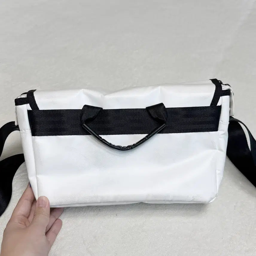 [BUNJANG] ADER Error Trace Admire Crossbody Bag White / 아더에러 트레이스 애드모어 크로스바디백 화이트