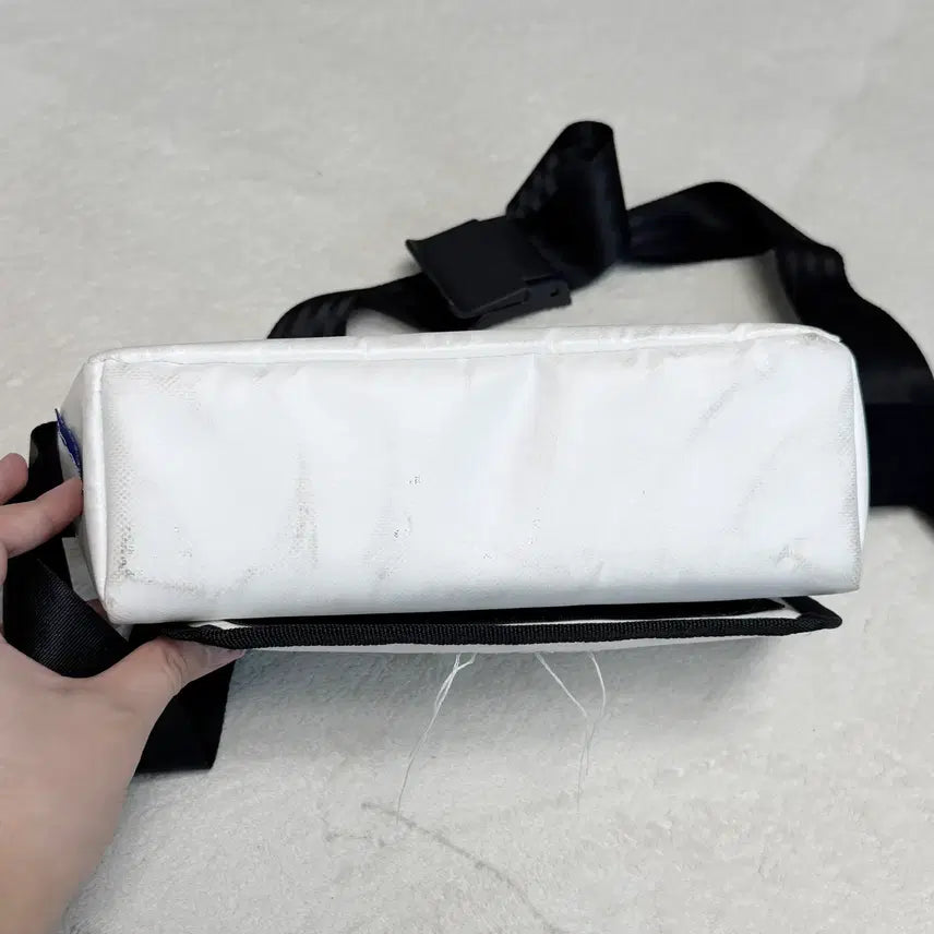 [BUNJANG] ADER Error Trace Admire Crossbody Bag White / 아더에러 트레이스 애드모어 크로스바디백 화이트