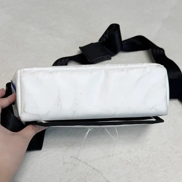 [BUNJANG] ADER Error Trace Admire Crossbody Bag White / 아더에러 트레이스 애드모어 크로스바디백 화이트