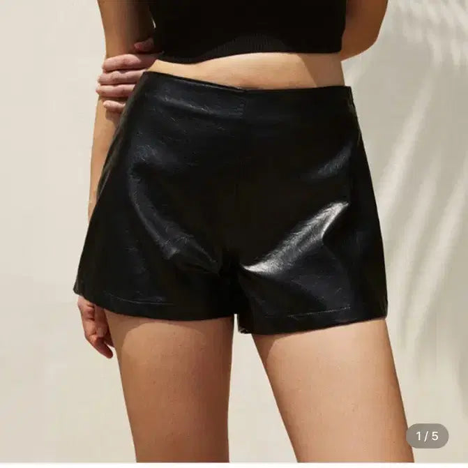 [BUNJANG] Ree Faux Leather Mini Shorts / 리이 레더 미니 쇼츠 FAUX LEATHER MINI SHORTS