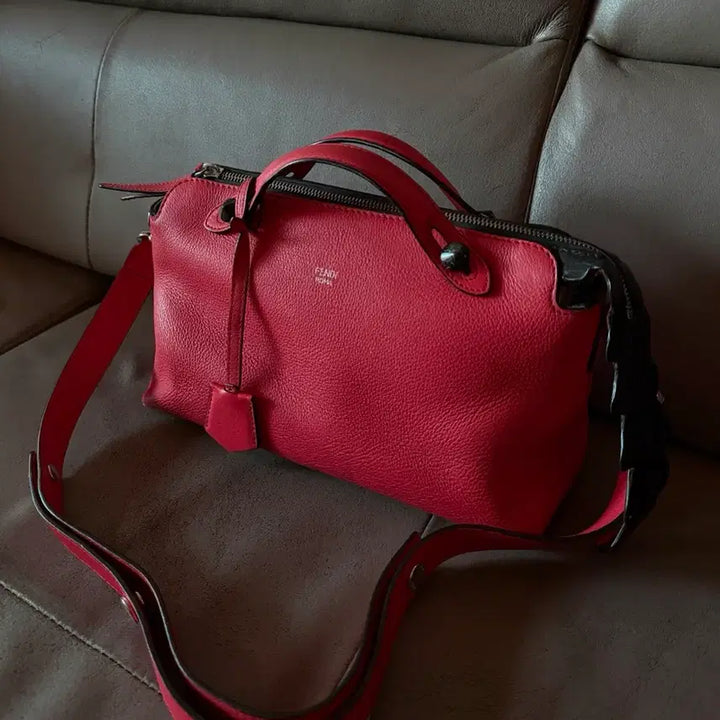 [BUNJANG] Fendi By The Way Medium Red Leather Shoulder Bag / 펜디 바이더웨이 미듐 레드