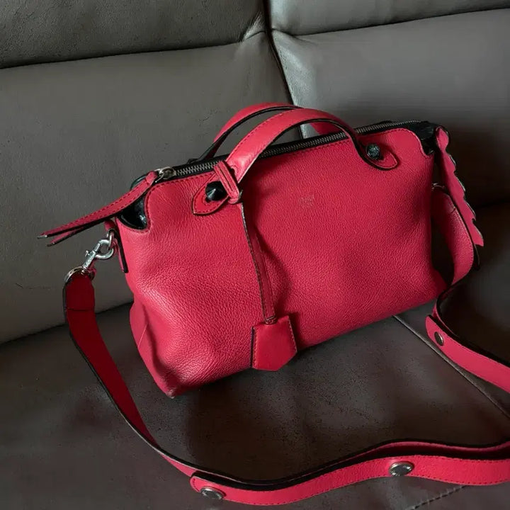 [BUNJANG] Fendi By The Way Medium Red Leather Shoulder Bag / 펜디 바이더웨이 미듐 레드